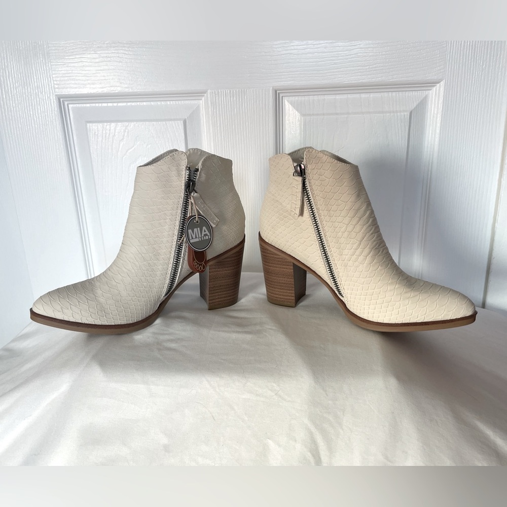 NWOB- Mia bootie